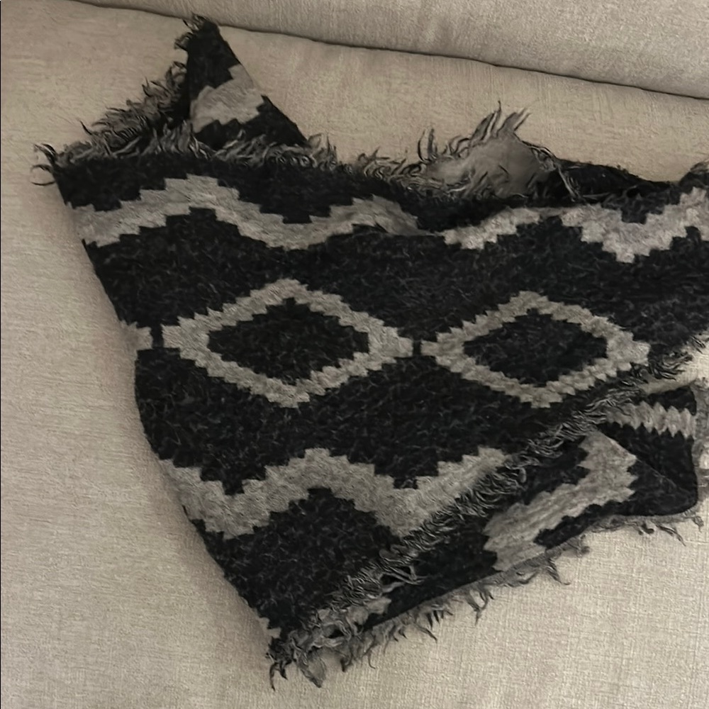 Aritzia Faroe wool triangle scarf